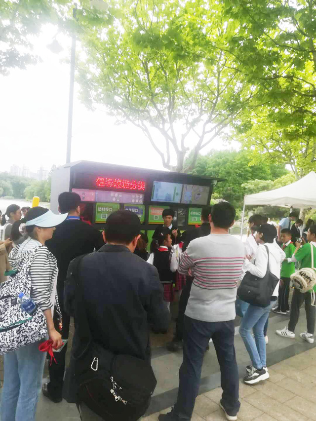 985cc6f9-cd28-4b5b-a332-3820204e6dee.jpg 上海廣場(chǎng)垃圾分類(lèi).jpg